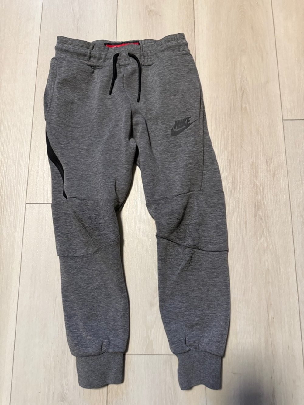 Nike Tech Sweats -Kids Dark Gray Heather Joggers (wear on knees) size Small